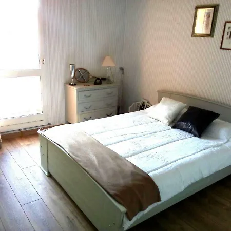 Апартаменты Quiet And Spacious 80m2 Flat Near Historic Center And Quays