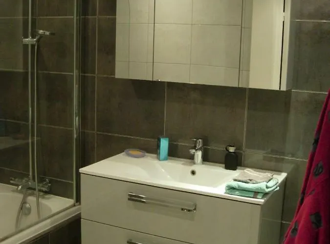 Quiet And Spacious 80M2 Flat Near Historic Center And Quays