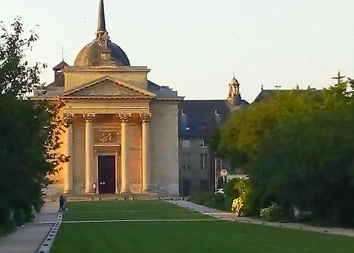 Quiet And Spacious 80M2 Flat Near Historic Center And Quays Apartment